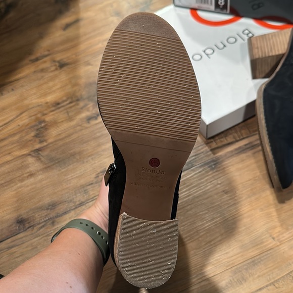 Blonde waterproof Nova bootie size 8 black worn once - Picture 2 of 4